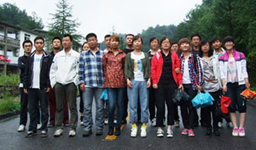 青峰網(wǎng)絡(luò)2011年全體員工洛陽老君山、追夢谷兩日游報(bào)道